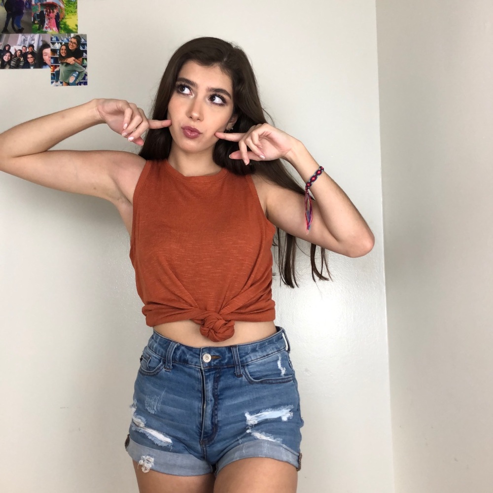 SOLD🛒 BURNT ORANGE SLEEVELESS TOP
